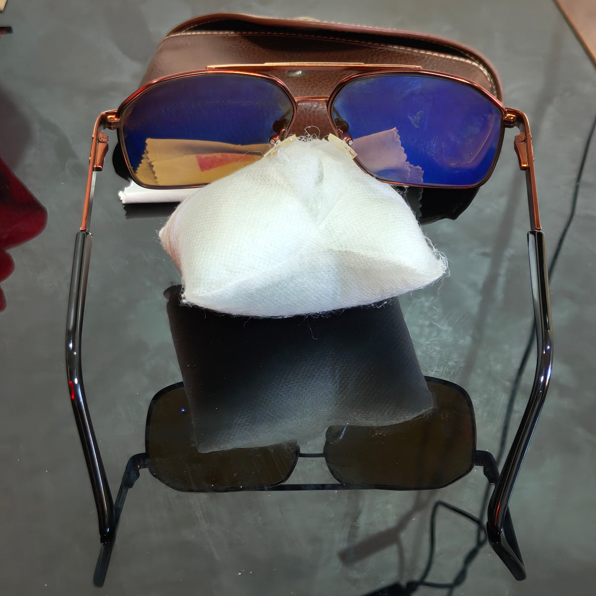 Lunette Gucci homme polarized original 
لون زجاج بني فاتح
62/11
سعر 18000
