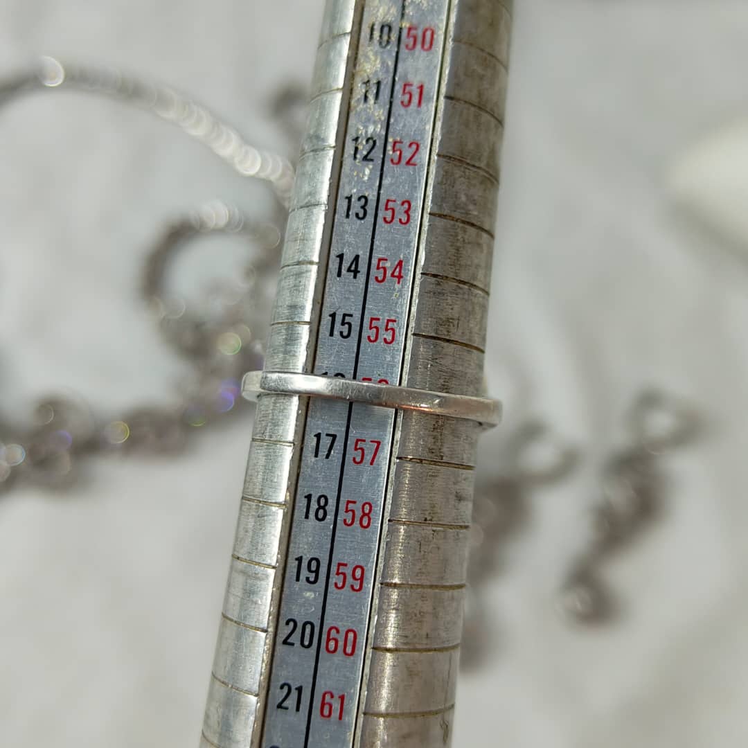 باغيغ فضة مرصعة بالأحجار كريمة 
سلسلة+سوار+خاتم+أقراط
طول سلسلة مغلق 20cm
Prix 82000