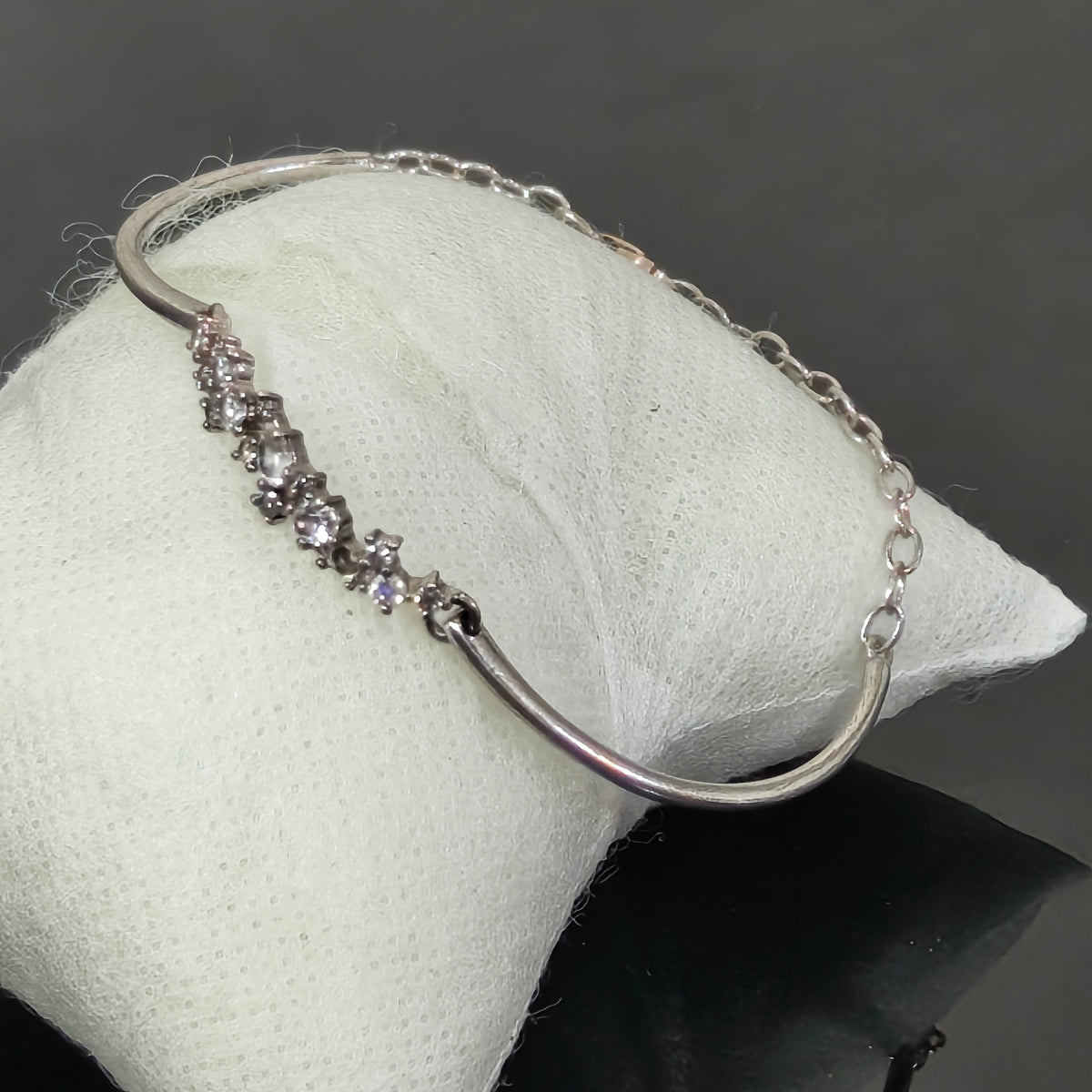 سوار نسائي فضة 
طول 16cm
Prix 6000