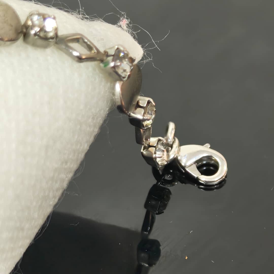 سوار معدني بحجر
طول 16cm
Prix 3000