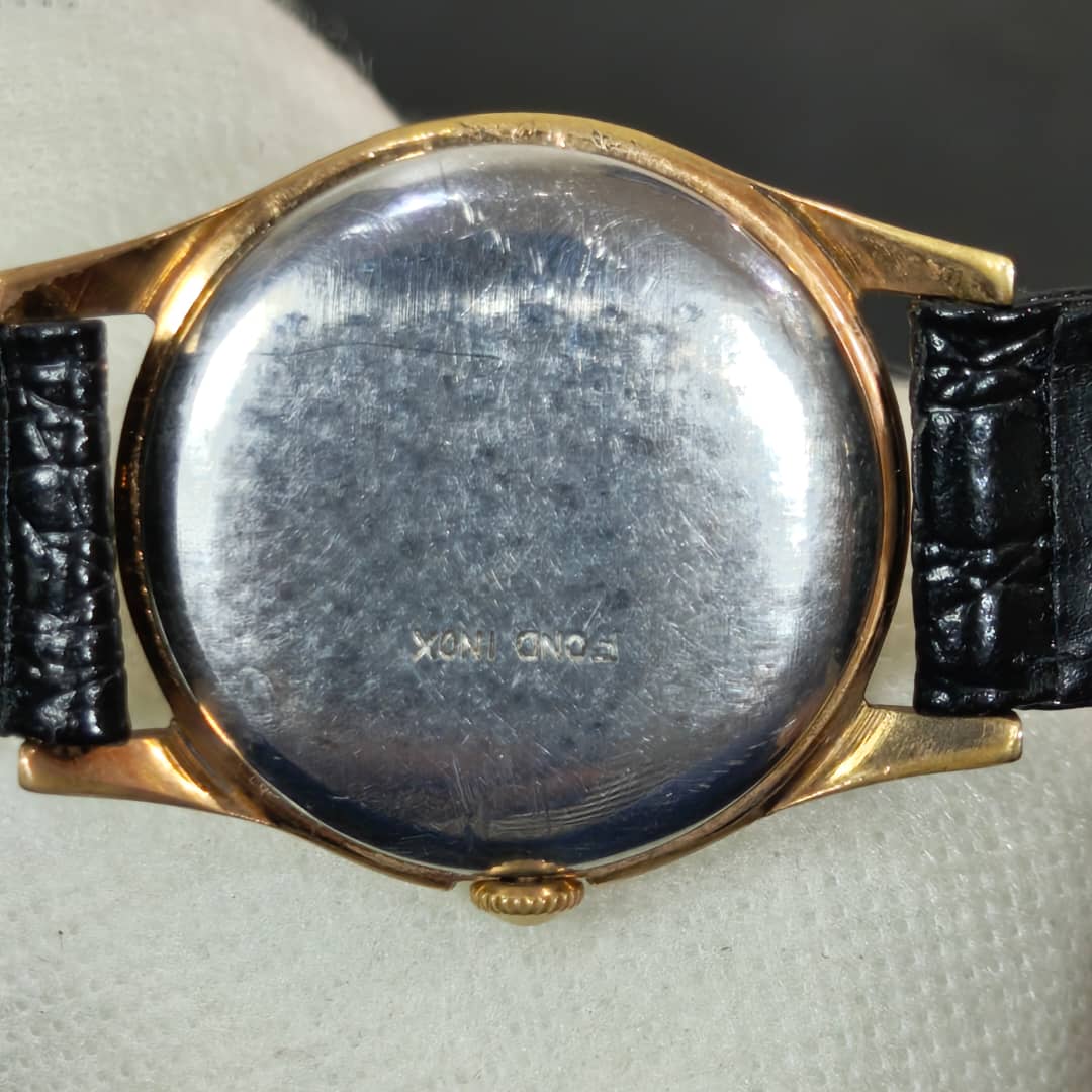 Montre élèves mécanique vintage original 
36mm
Prix 15000