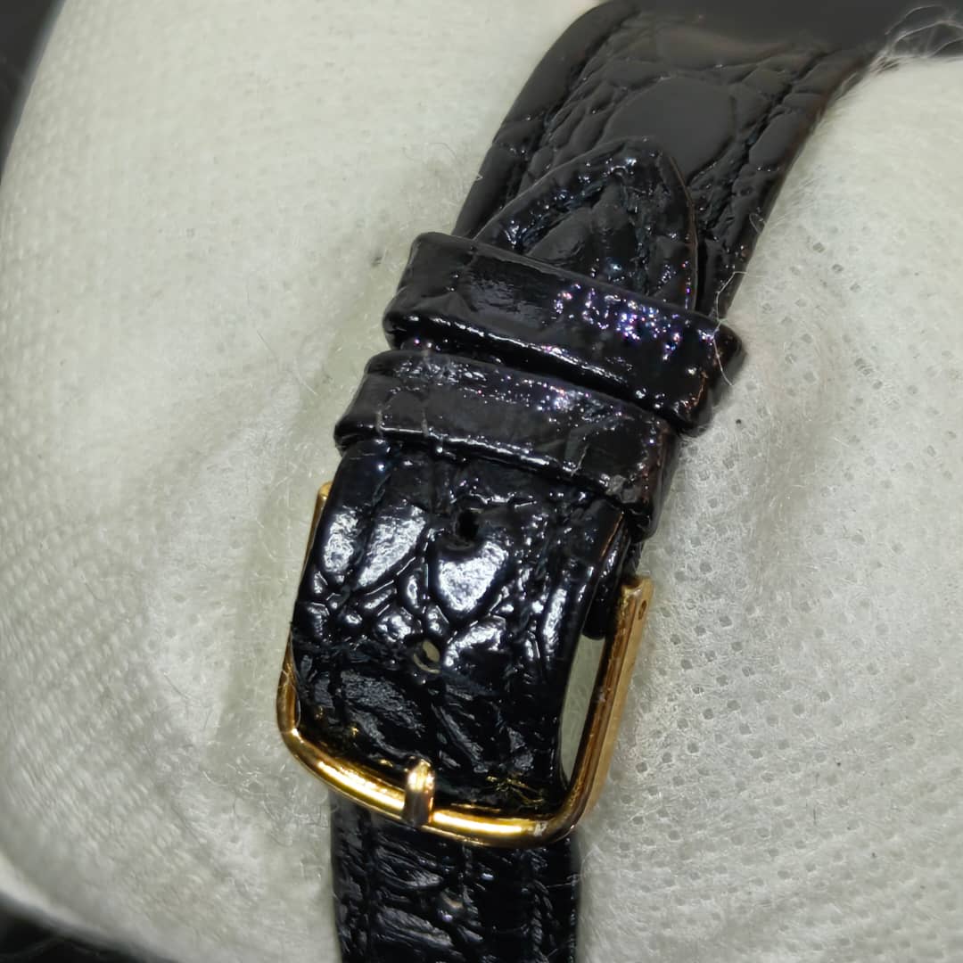 Montre élèves mécanique vintage original 
36mm
Prix 15000