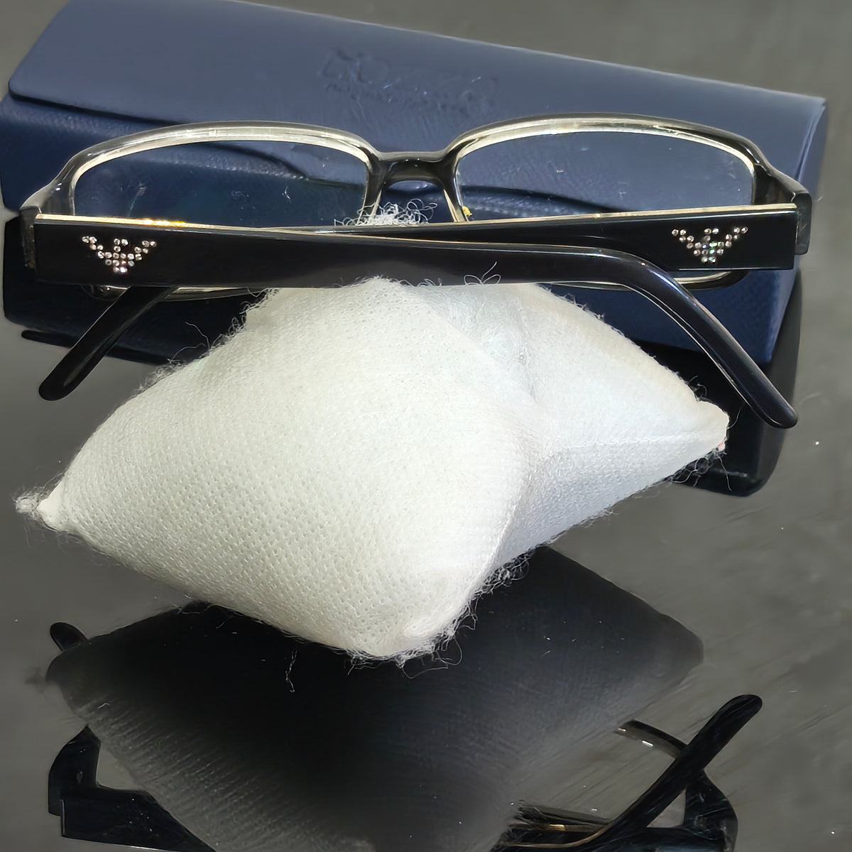 Cadre du lunette Armani femme original 
Prix 7000