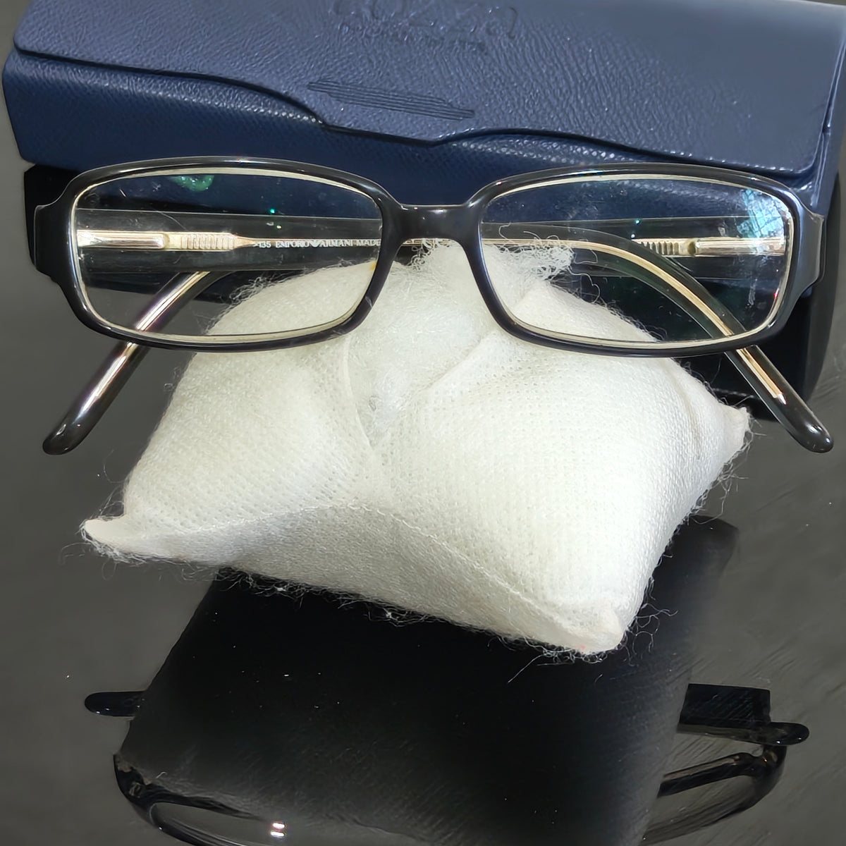 Cadre du lunette Armani femme original 
Prix 7000