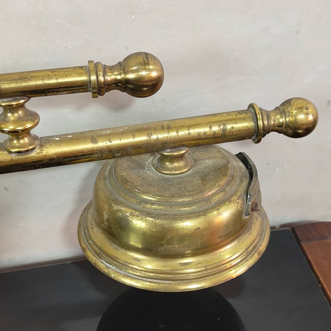 Ancien lustre louisaine Art déco signé rare original 
95cm/65cm
Prix 25000
