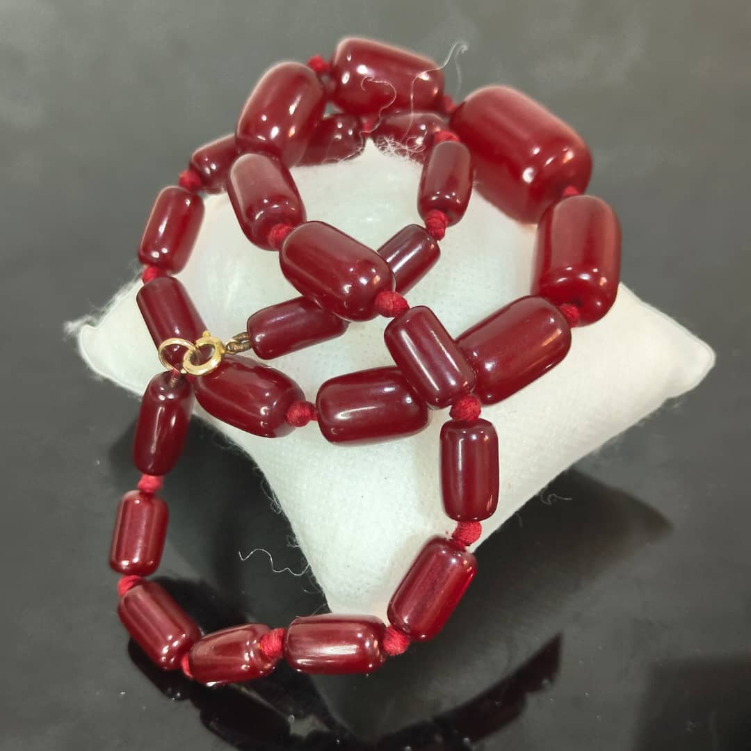 عقد تحفة بحجر كهرمان أحمر
طول مغلق 23cm
Prix 12000