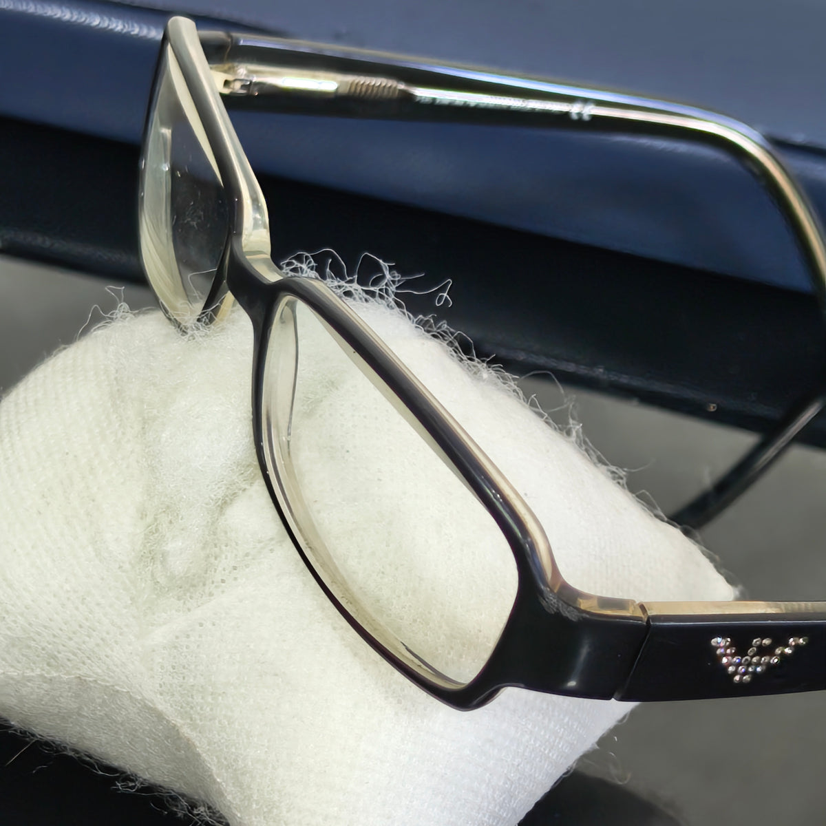 Cadre du lunette Armani femme original 
Prix 7000