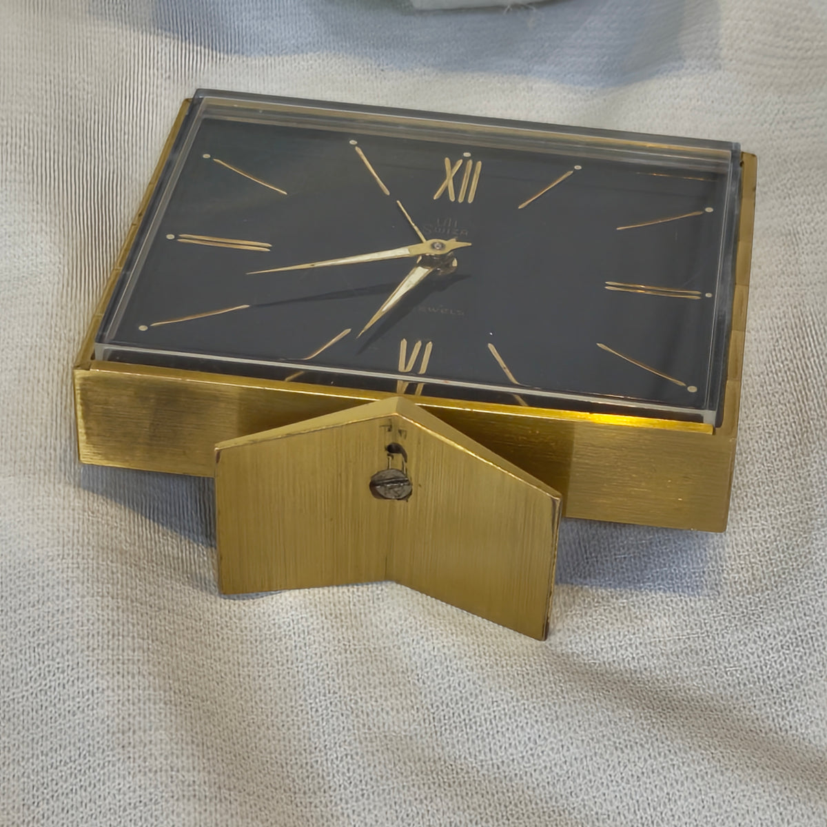 Raviel swiza suisse mécanique vintage original 
8/7cm
Prix 15000