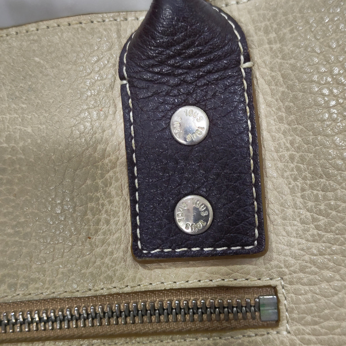 Sac tous en cuir femme original 
30/26cm
Prix 12000