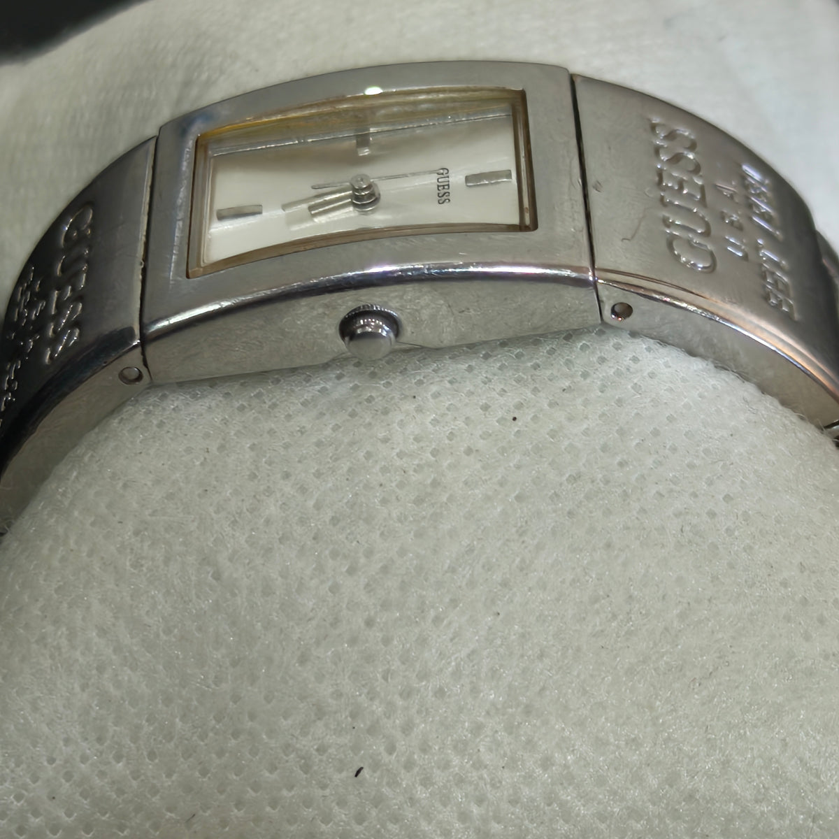 Montre Guess femme original 
Prix 7500