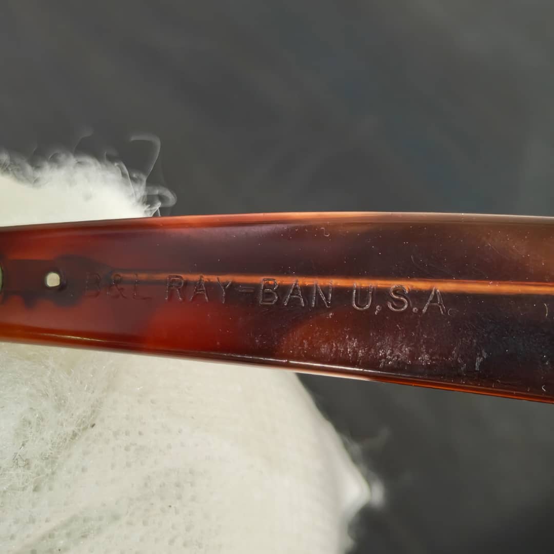 Lunette ray ben usa bl original مليون وربعمية ألف

14000