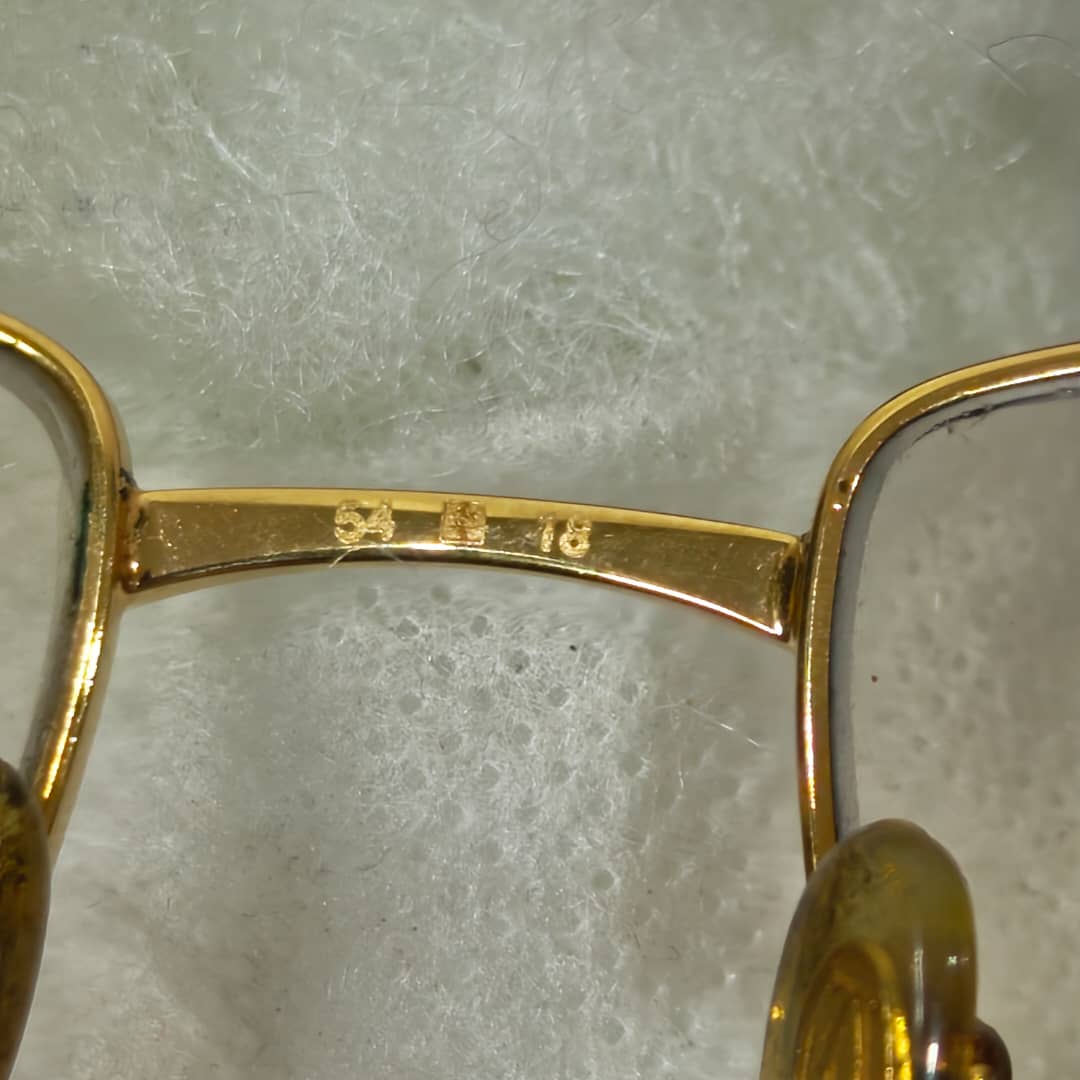 Lunette cartier France original    إثنان عشر مليون
54/18
Prix 120000