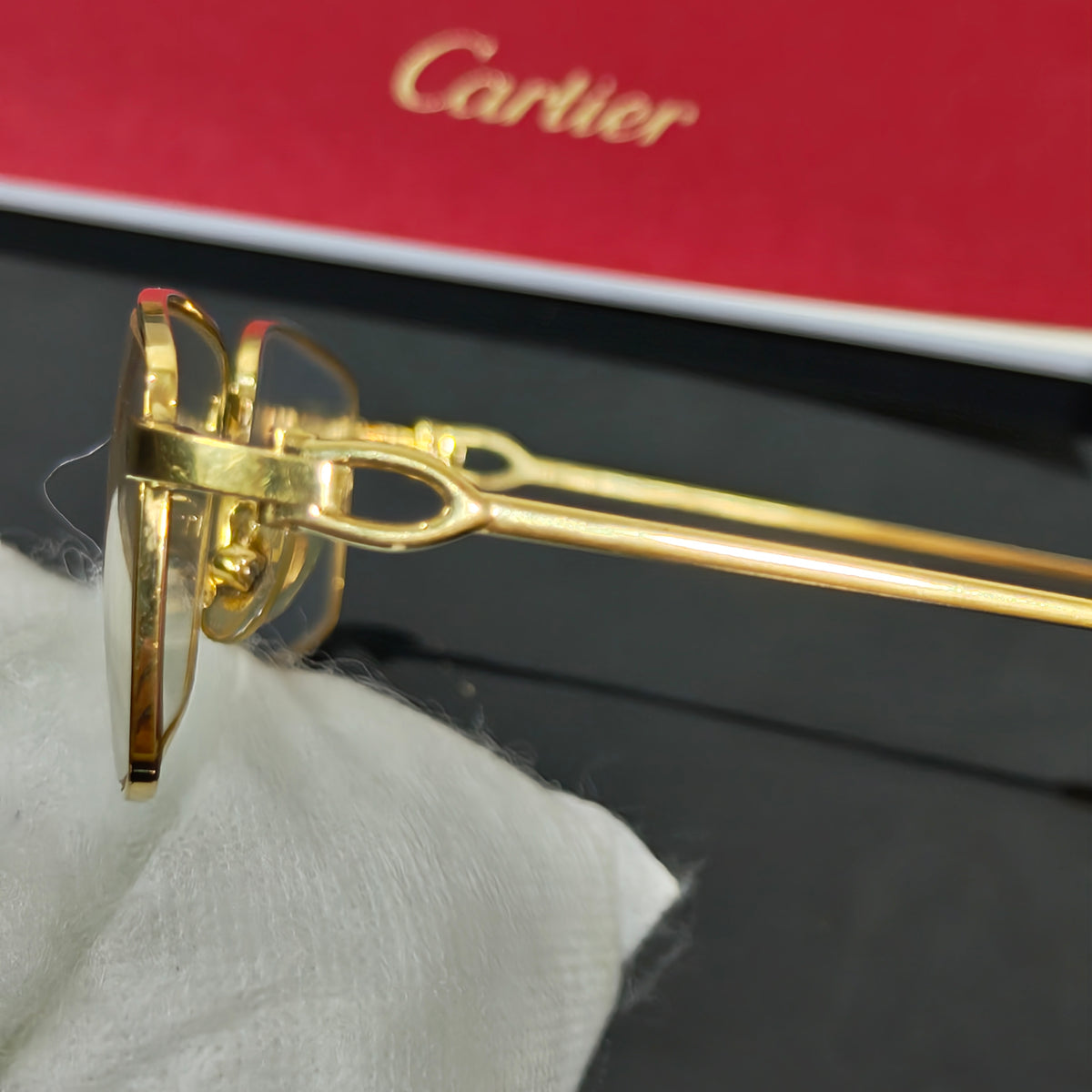 Lunette cartier France original    إثنان عشر مليون
54/18
Prix 120000