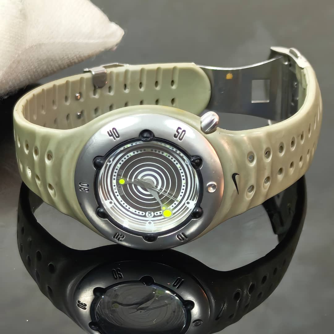 Montre Nike plongée 200m
38mm
Prix 12000