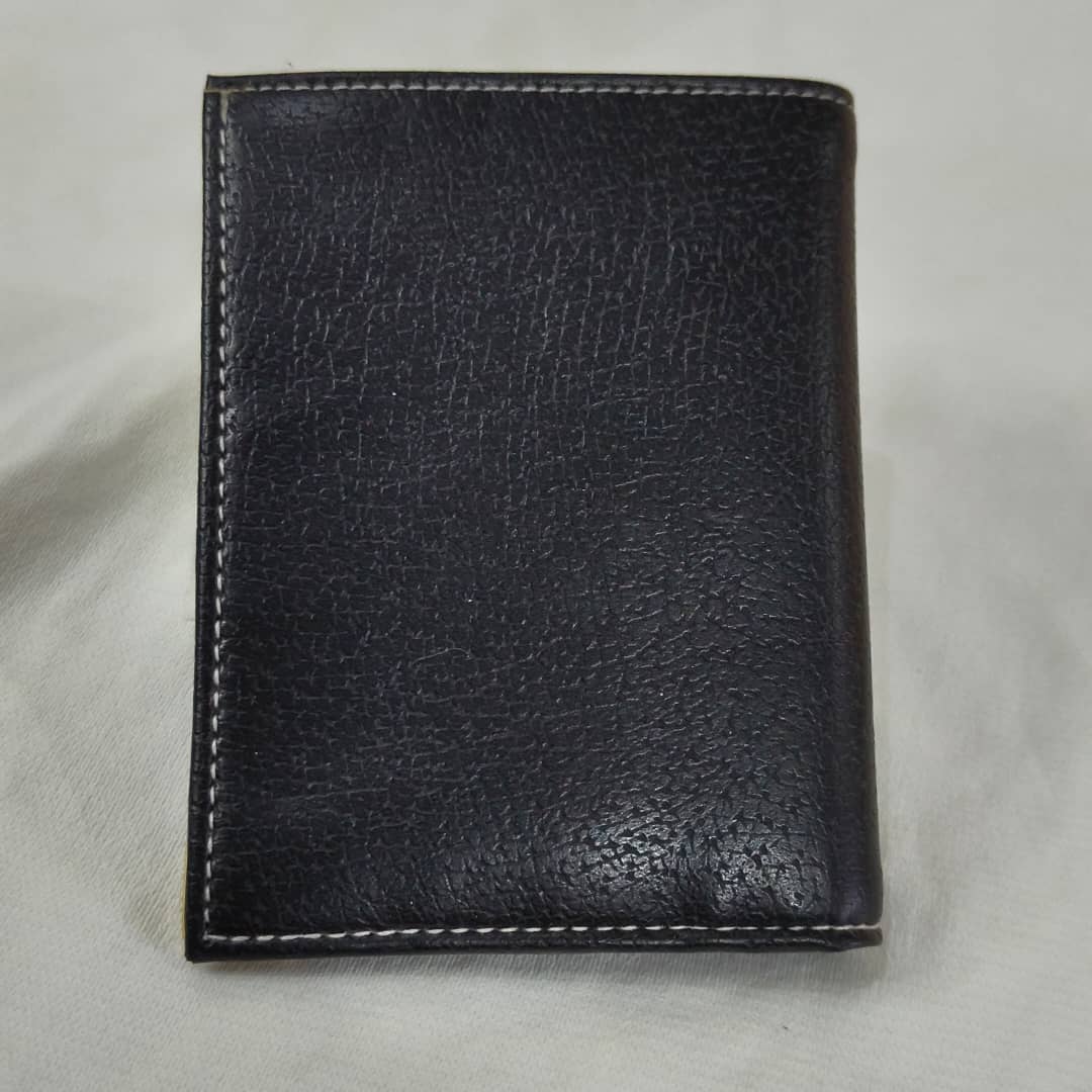 Portefeuille rondo en cuir original 
18/12cm
Prix 6000