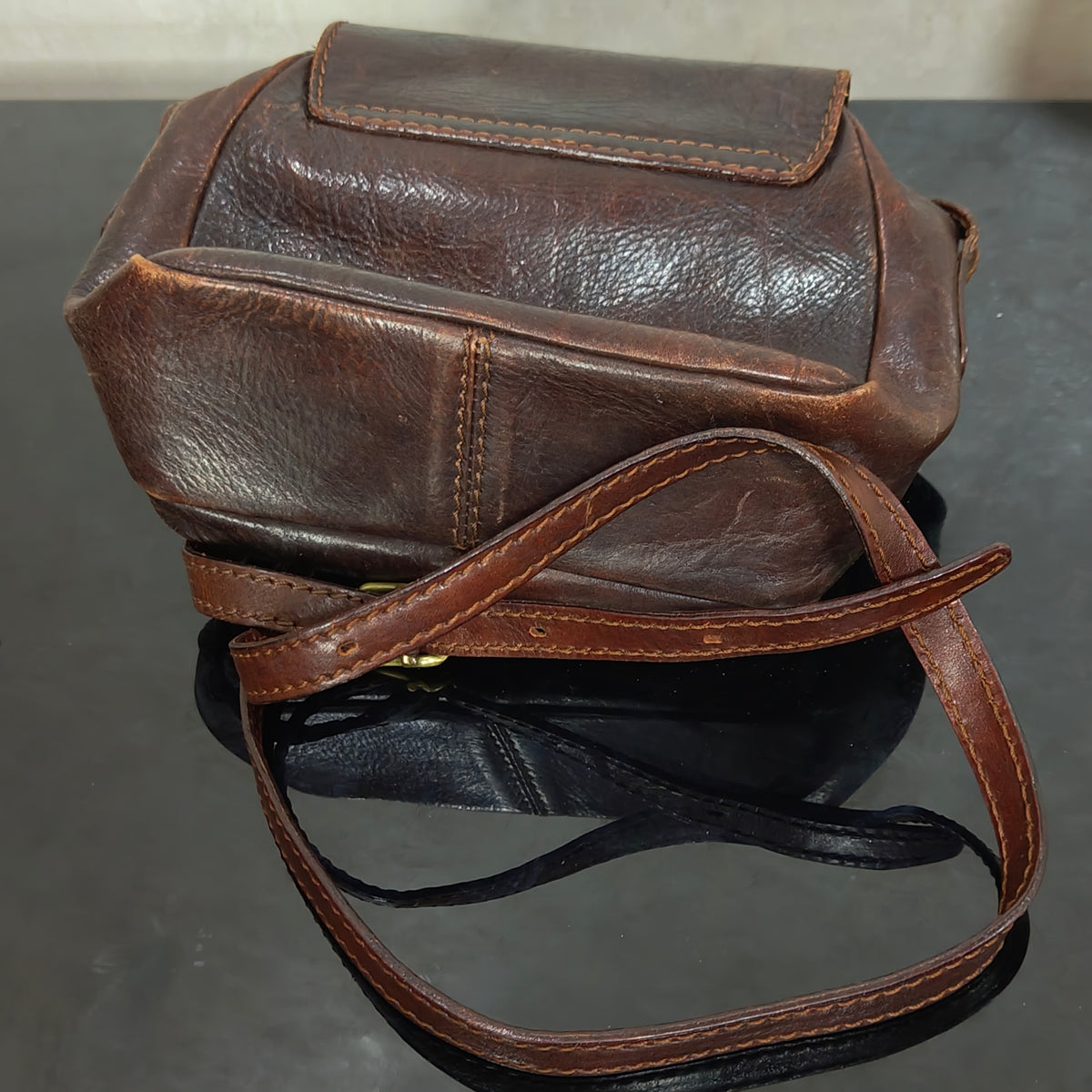 Sac thé bridje en cuir femme 
20cm/20cm
Prix 10000