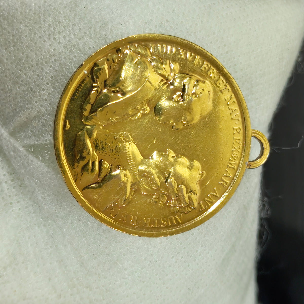 Ancien médaille en plaqué or 
قطر 3,5cm