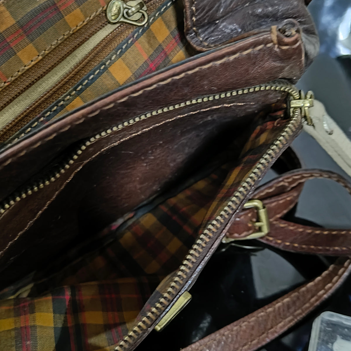 Sac thé bridje en cuir femme 
20cm/20cm
Prix 10000