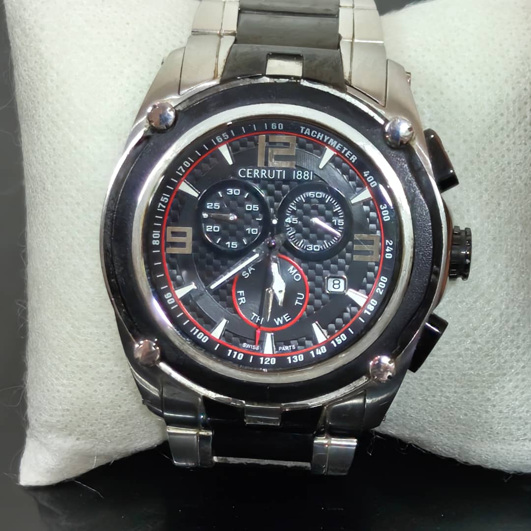 Montre Cerruti 1881 chronographe Quartz original/ زوج ملايين 
42mm
Prix 20000