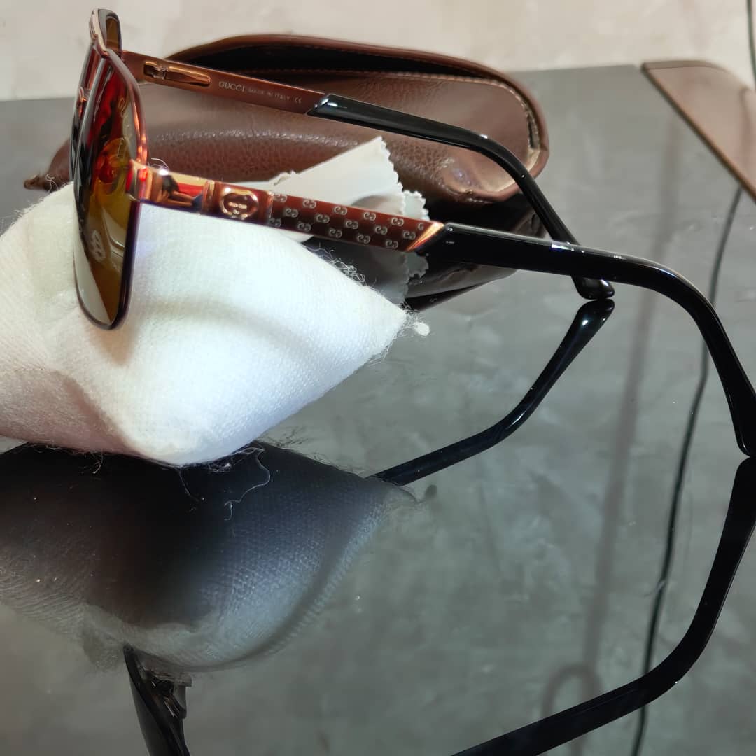Lunette Gucci homme polarized original 
لون زجاج بني فاتح
62/11
سعر 18000