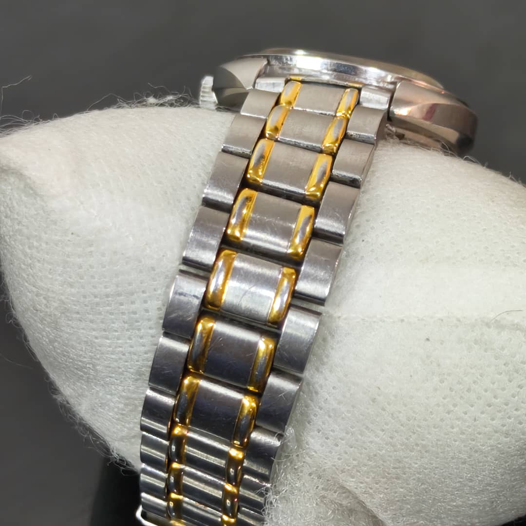 Montre duward automatique original 
38mm
Prix 25000