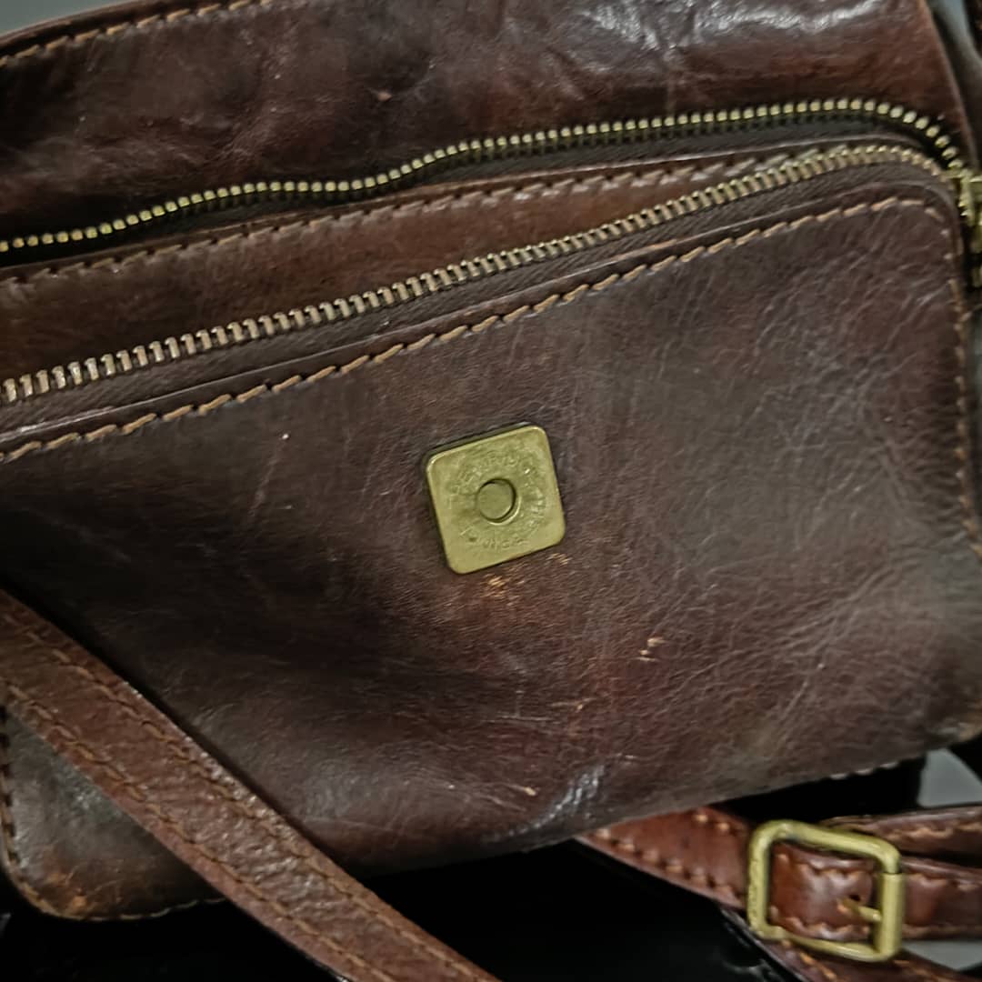 Sac thé bridje en cuir femme 
20cm/20cm
Prix 10000