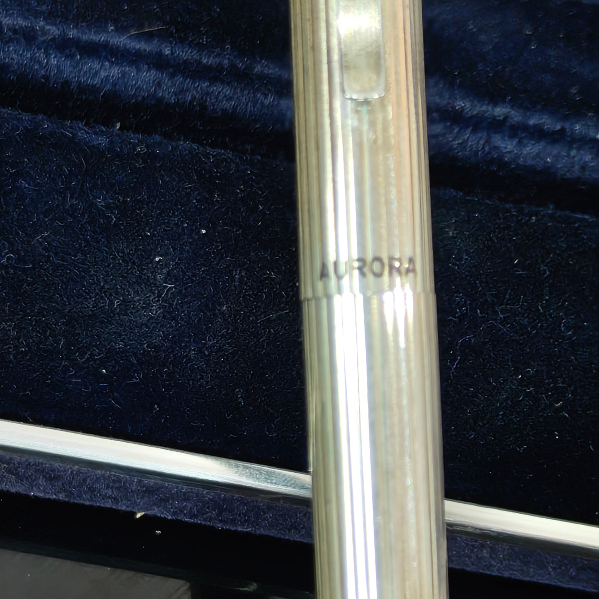 Stylo plume aurora argent/ or14k
Prix 42000