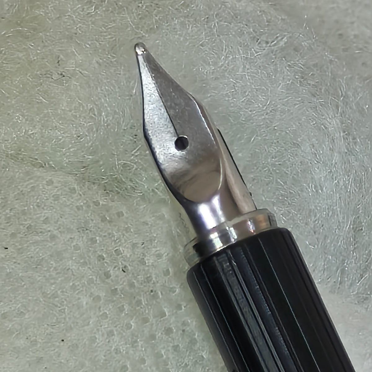 Stylo plume aurora argent/ or14k
Prix 42000