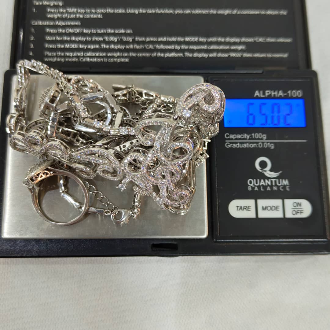 باغيغ فضة مرصعة بالأحجار كريمة 
سلسلة+سوار+خاتم+أقراط
طول سلسلة مغلق 20cm
Prix 82000
