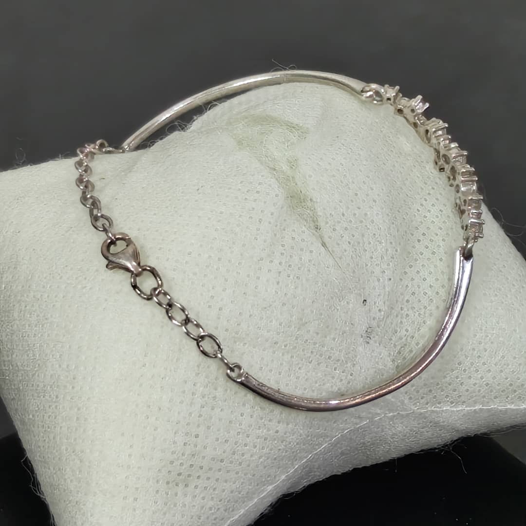 سوار نسائي فضة 
طول 16cm
Prix 6000