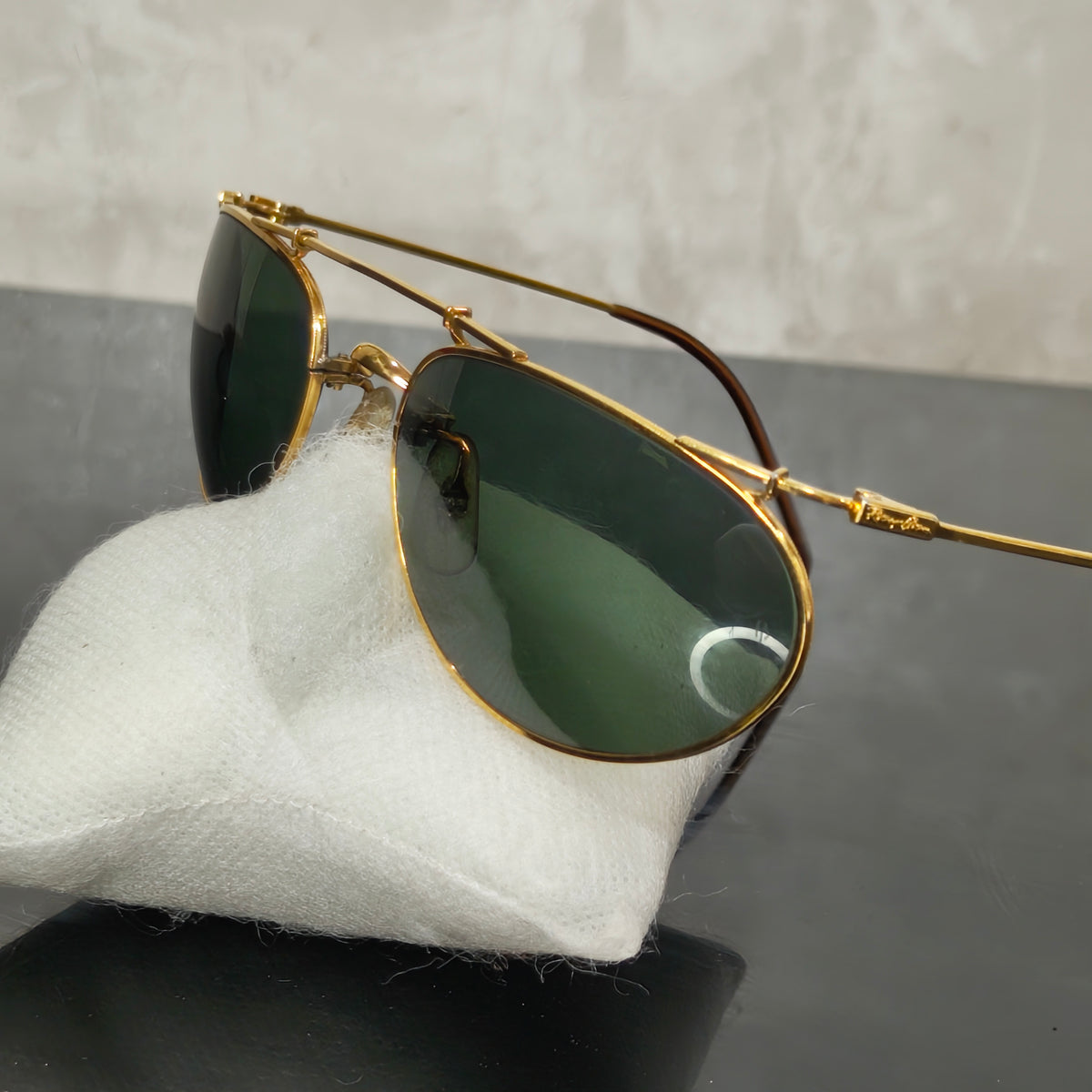 Lunette ray ben usa bl original تحفة نادرة
أربعة ملايين وربعمية
44000