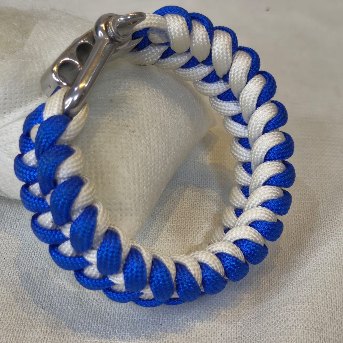 سوار تحفة 
طول 22cm
Prix 6000