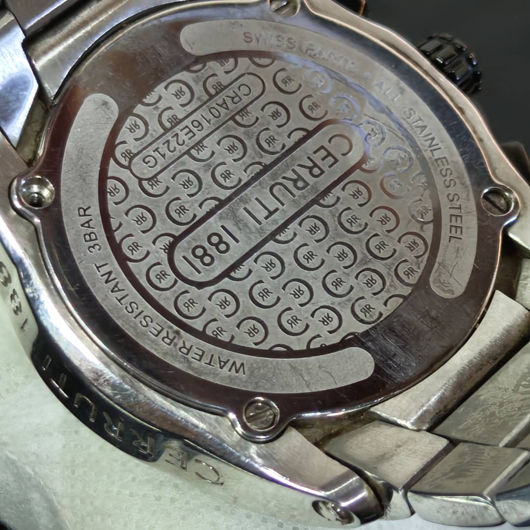 Montre Cerruti 1881 chronographe Quartz original/ زوج ملايين 
42mm
Prix 20000