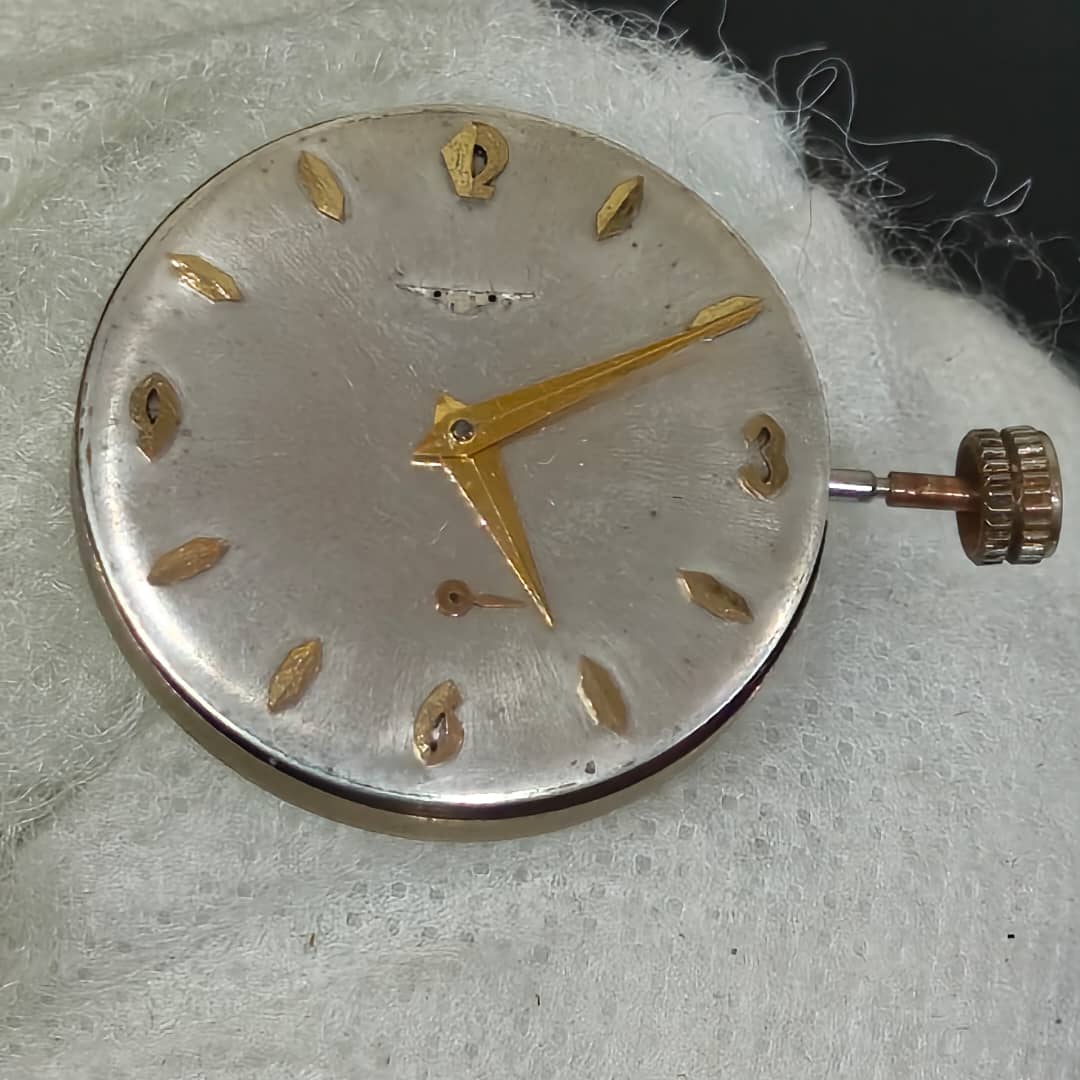 Moteur de montre longines mécanique marche 
Prix 20000