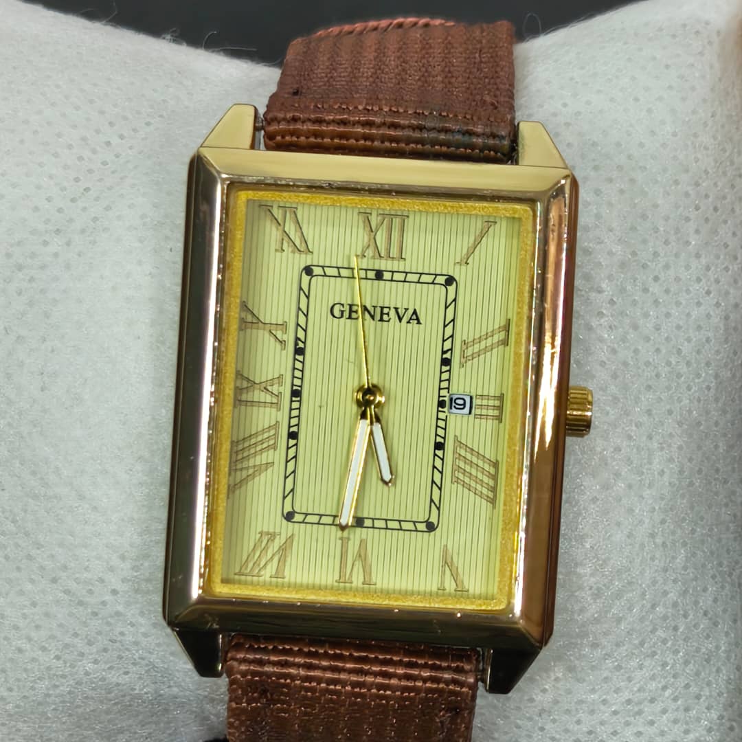 Montre Genèva quartz original ثمان مئة ألف
40mm
Prix 8000