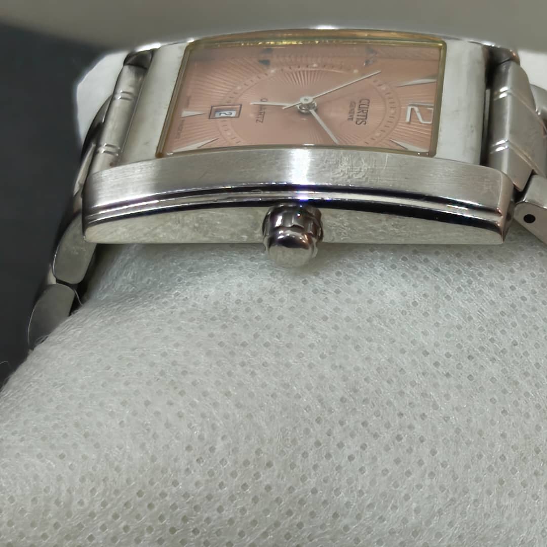 Montre curtis Genève quartz original مليون وست مئة الف
40mm
Prix 16000