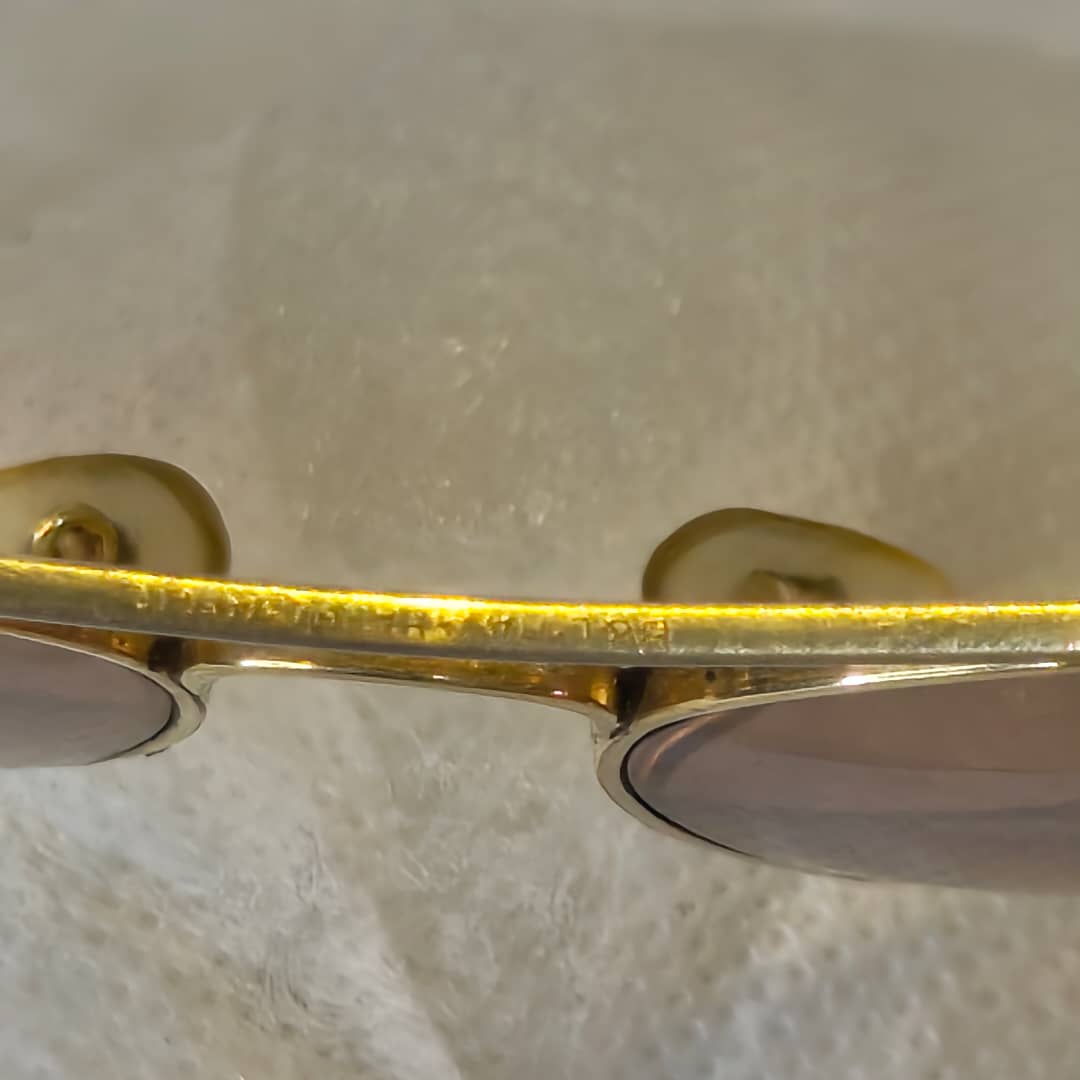 Lunette ray ben usa bl 4cison dégradé or /10k
T62
Prix 55000