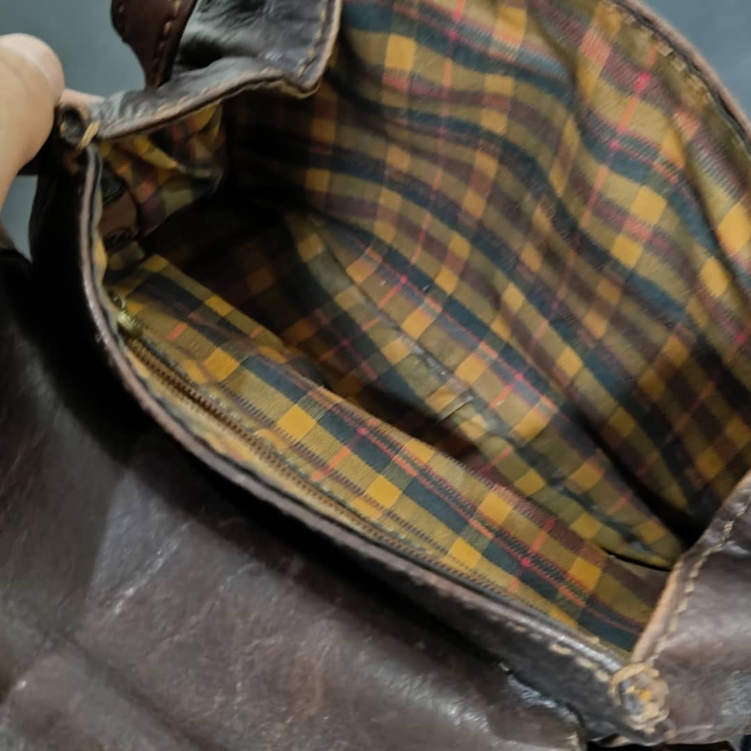 Sac thé bridje en cuir femme 
20cm/20cm
Prix 10000