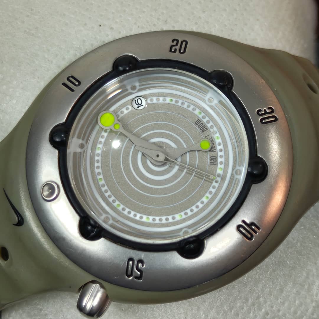 Montre Nike plongée 200m
38mm
Prix 12000