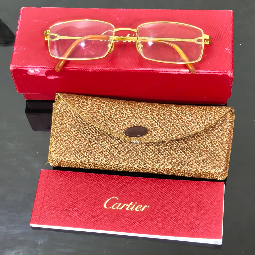 Lunette cartier France original    إثنان عشر مليون
54/18
Prix 120000