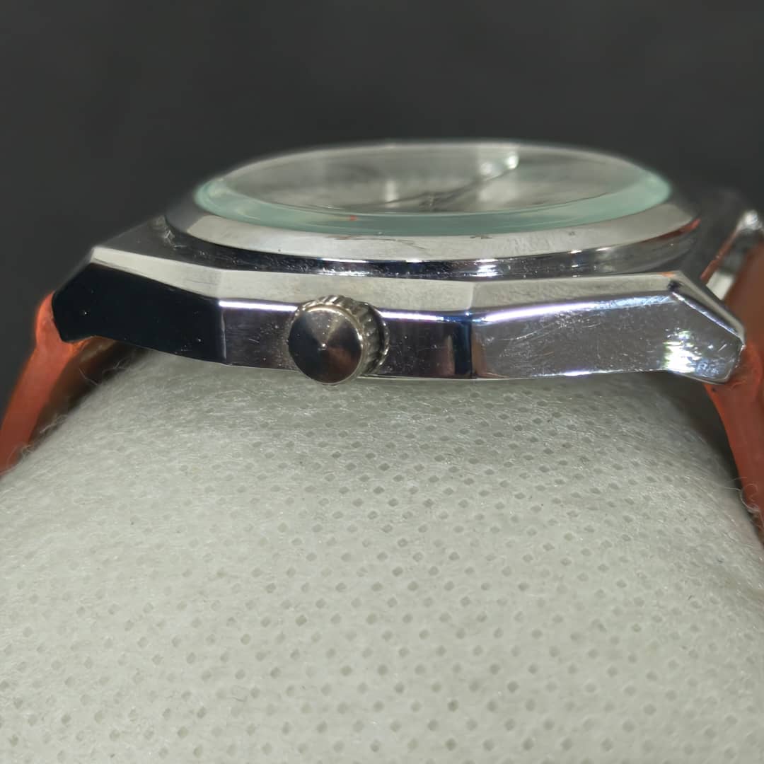 Montre bwn sport Quartz original ثمنمية ألف 
40mm
Prix 8000