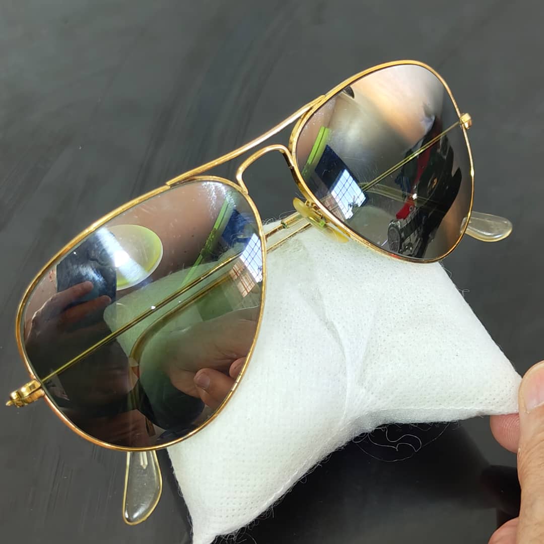 Lunette ray ben usa bl miroire rare original/زوج  
ملايين وثمنميةألف 
58/14
Prix 28000