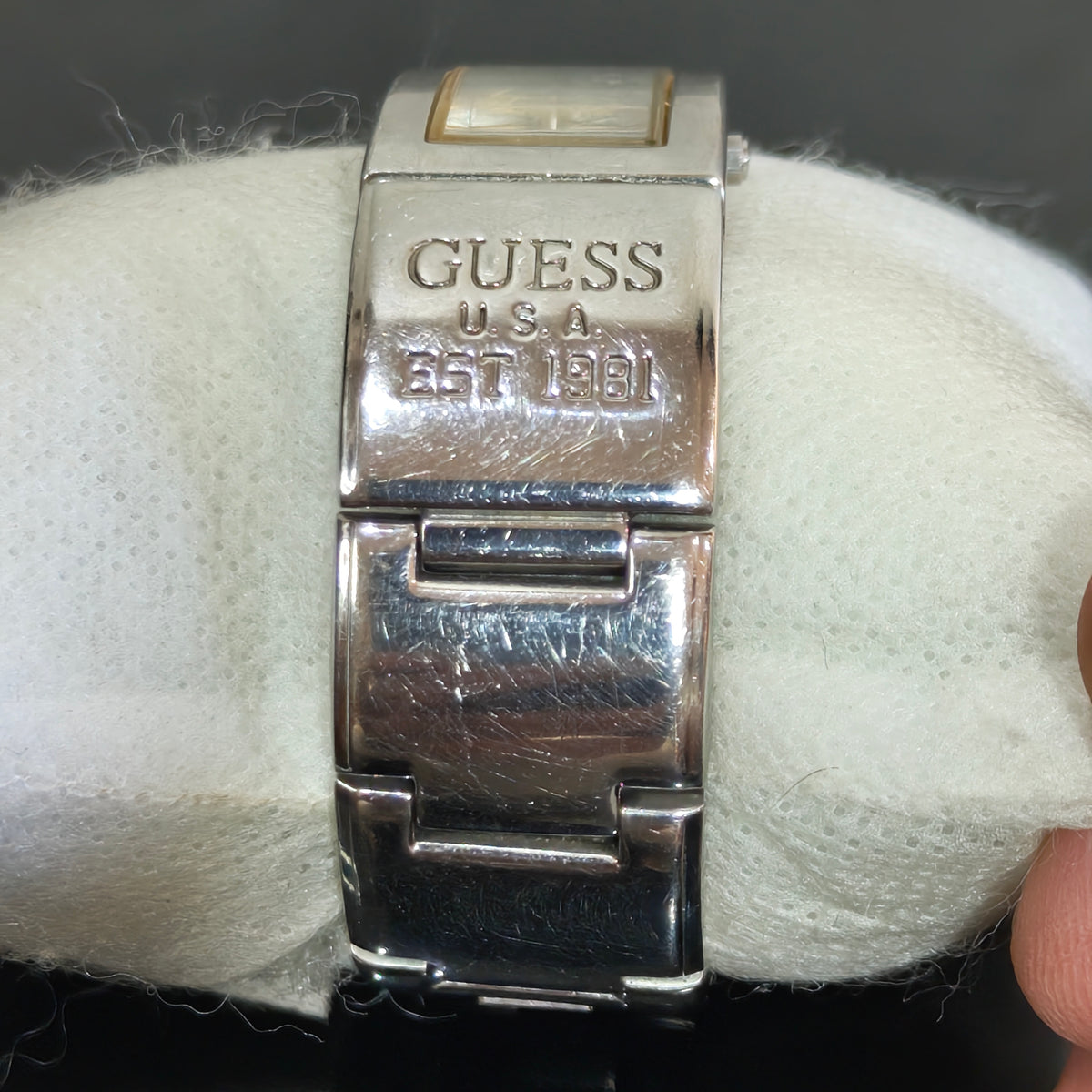 Montre Guess femme original 
Prix 7500
