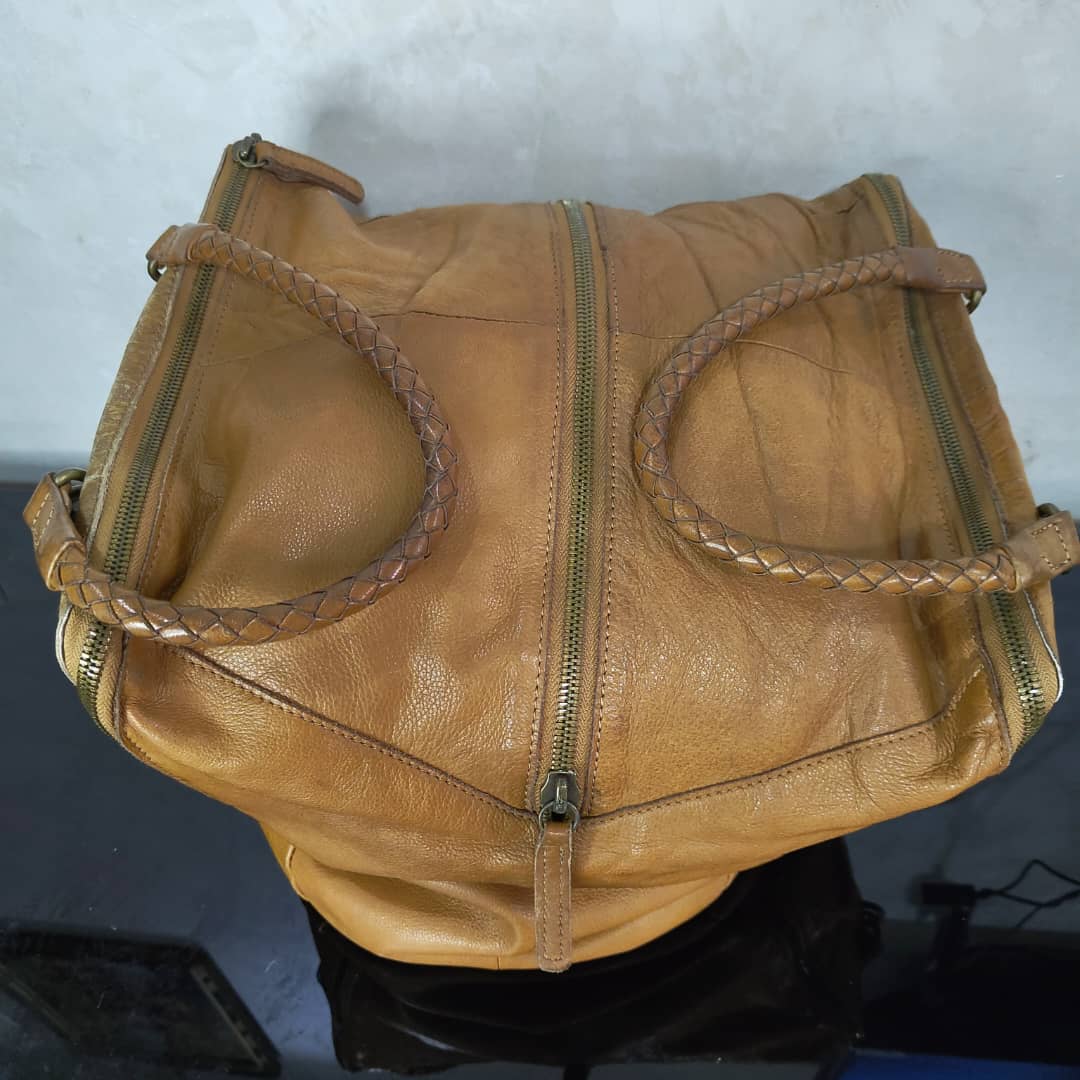 Sac en cuir original France ancien 
30/30cm
Prix 7500