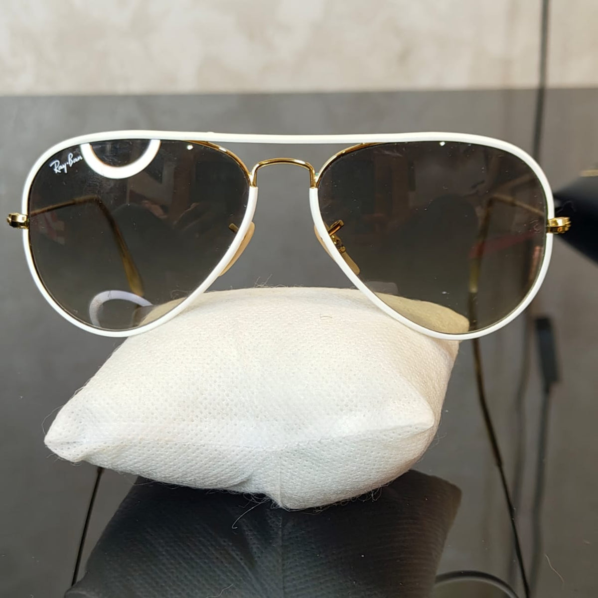 Lunette ray ben aviator Italy original 
55/14
Prix 9000
