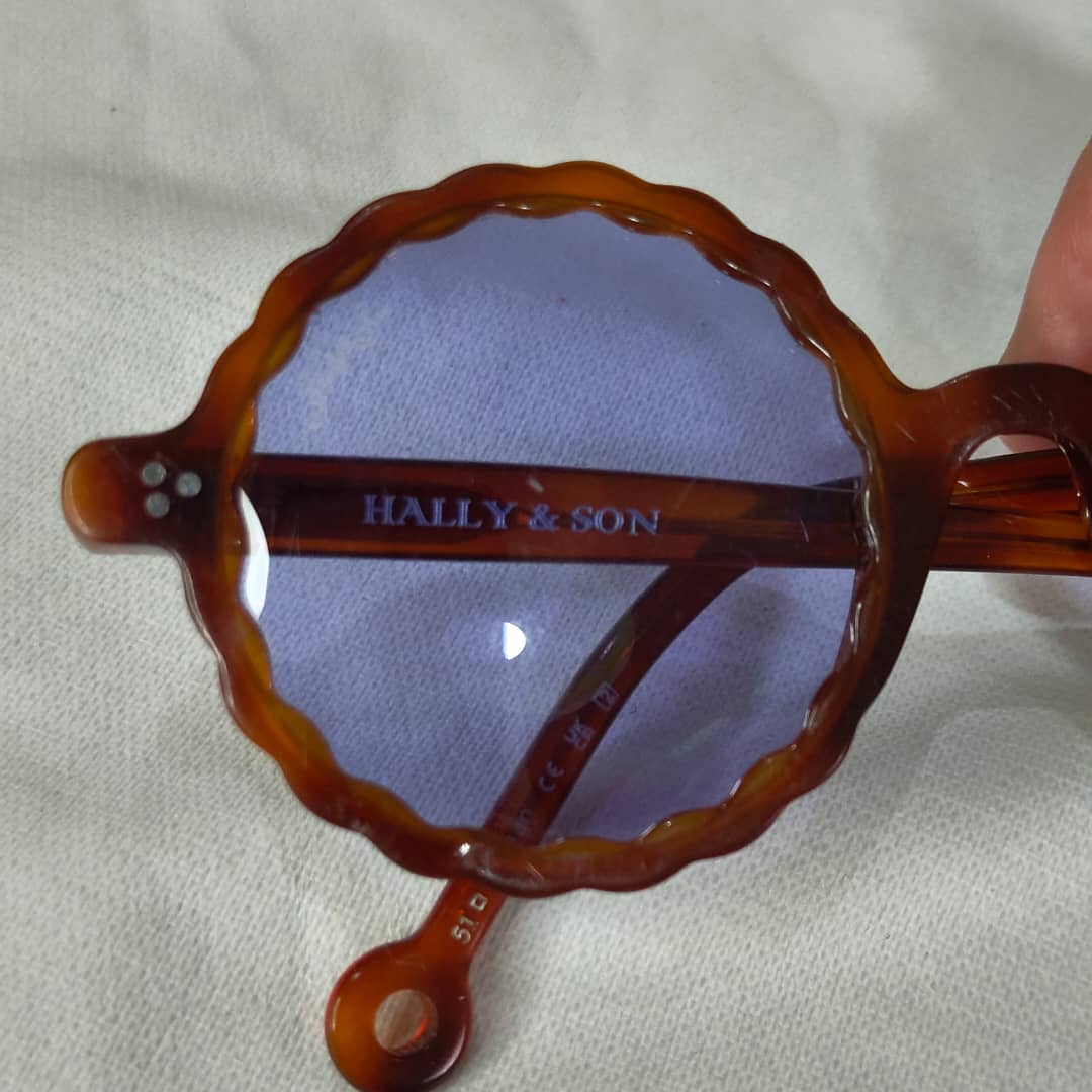 Lunette hally &son original 
51/21
Prix 12000
