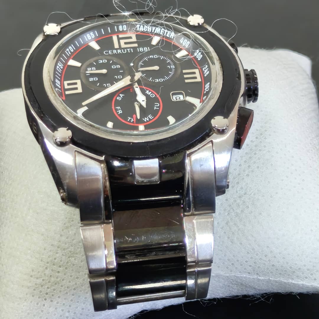 Montre Cerruti 1881 chronographe Quartz original/ زوج ملايين 
42mm
Prix 20000