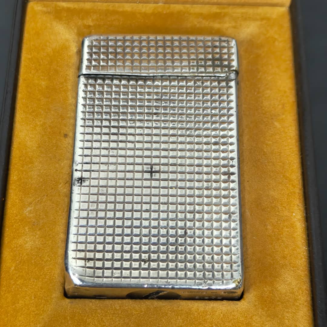 Briquet Dupont argent Paris 
6/4cm
Prix 25000