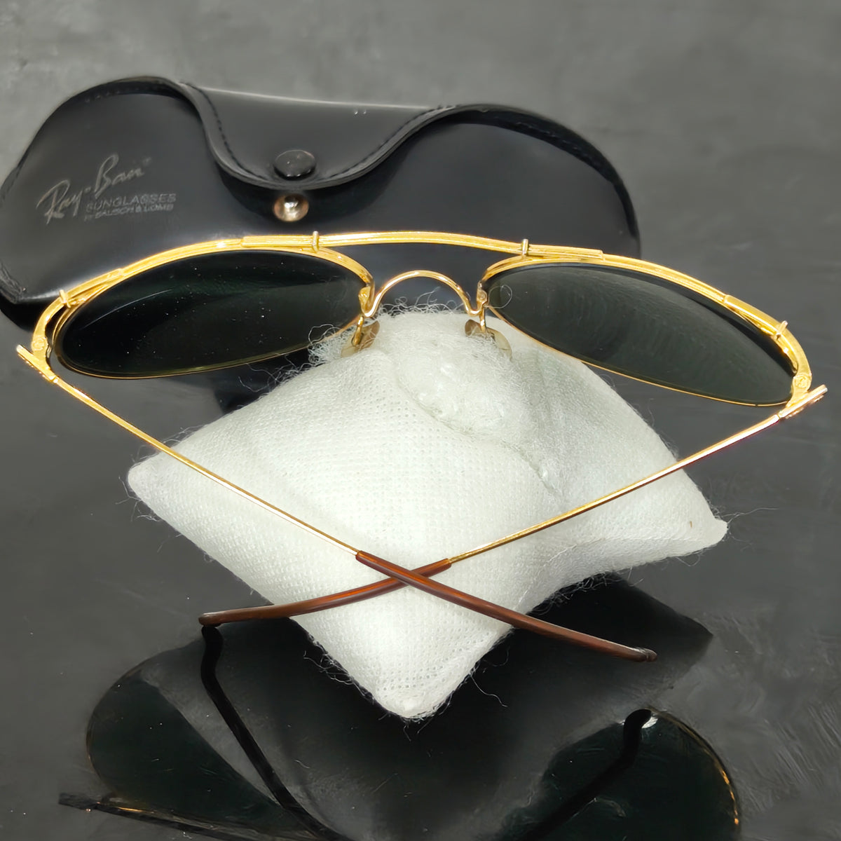 Lunette ray ben usa bl original تحفة نادرة
أربعة ملايين وربعمية
44000