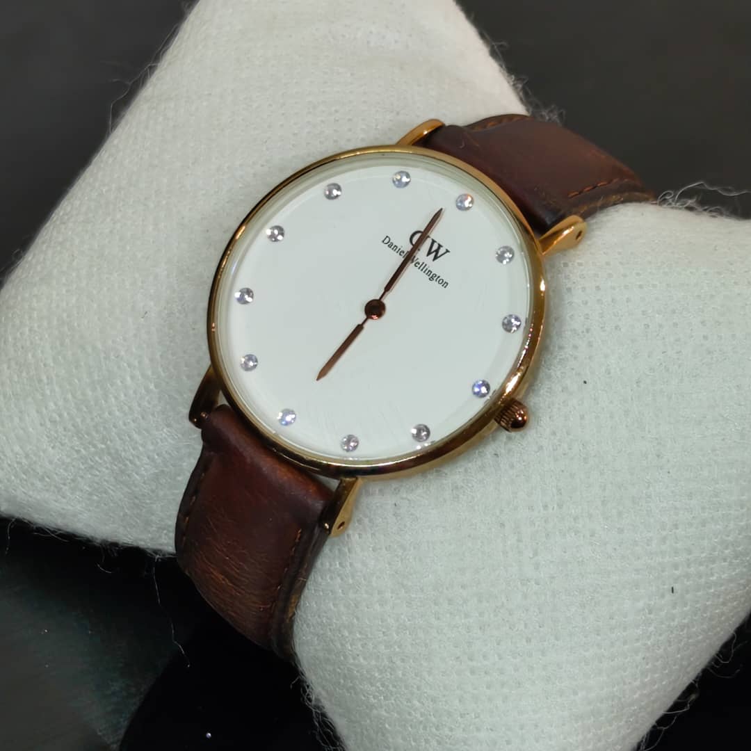 Montre DW femme quartz original 
Prix 8500